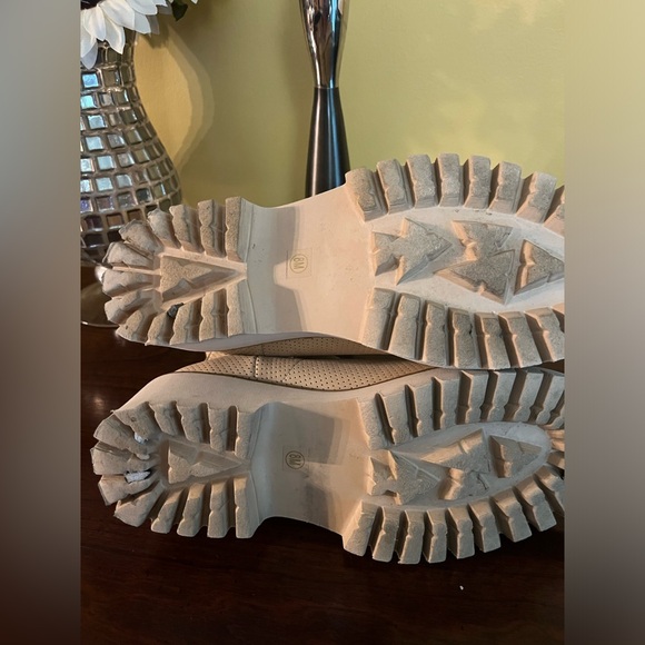 Matisse Footwear Preston Chunky Chelsea Boot Color: Natural Size:8M - Picture 8 of 8